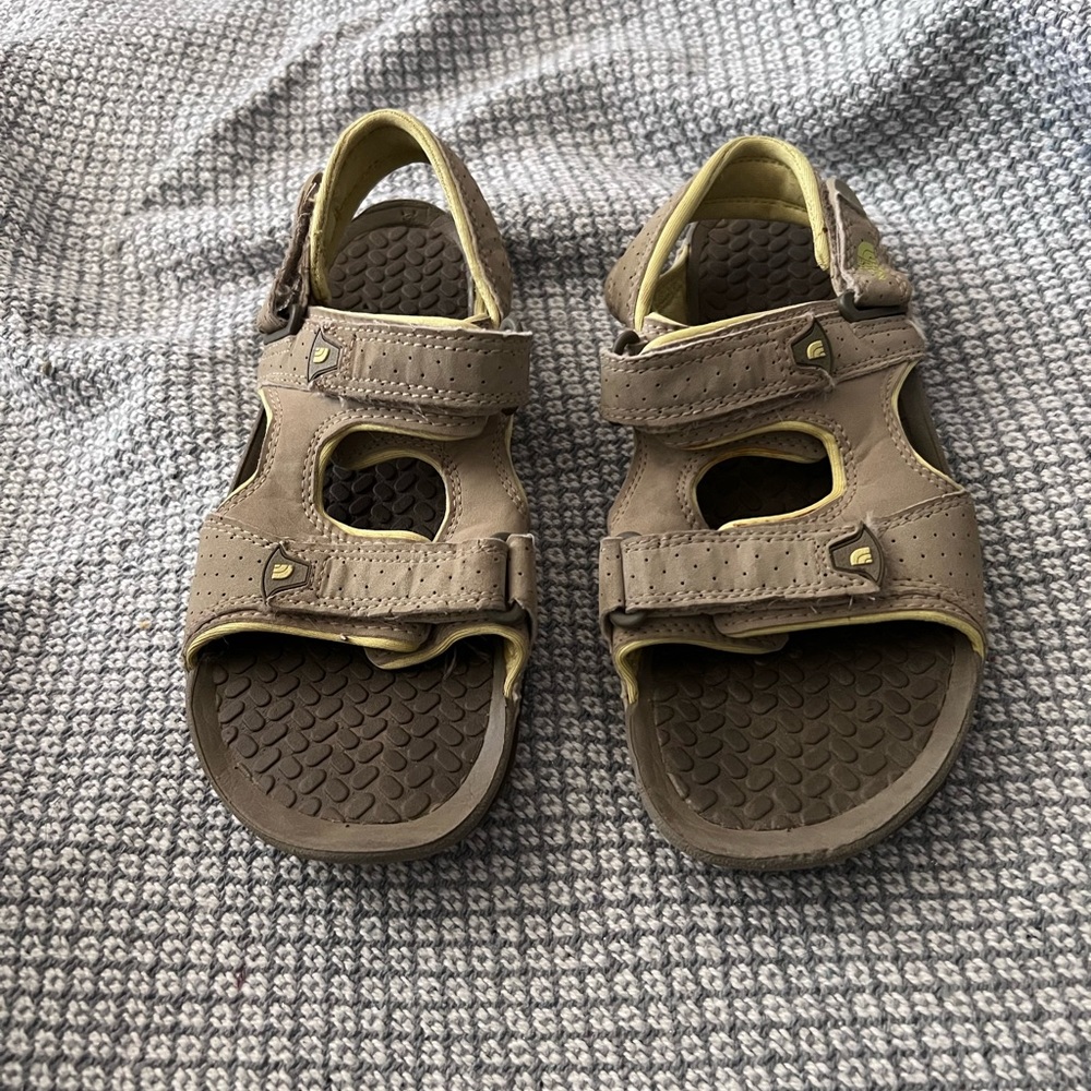 The North Face water shoes woman’s size 5